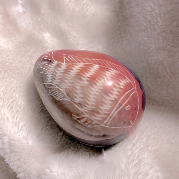 🐟🐠 AFRICAN HAND CARVED ETCHED FISH DECORATIVE STONE EGG FROM KENYA 🇰🇪 - Picture 3 of 9